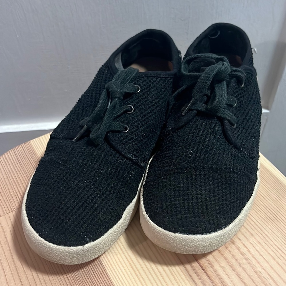 Women’s Toms Paseo Black Canvas Perf Shoes Size 6.5